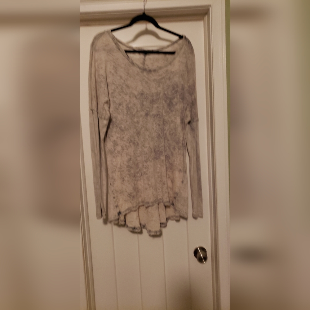 XCVI wearables High Low long sleeve tunic acid wash dye cream color